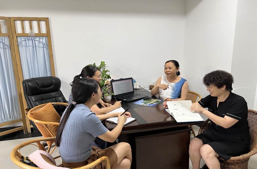 会议室里的人们AI 生成的内容可能不正确。