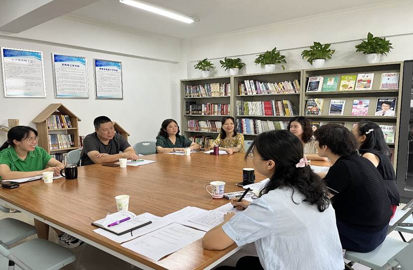 图书馆里的人们AI 生成的内容可能不正确。
